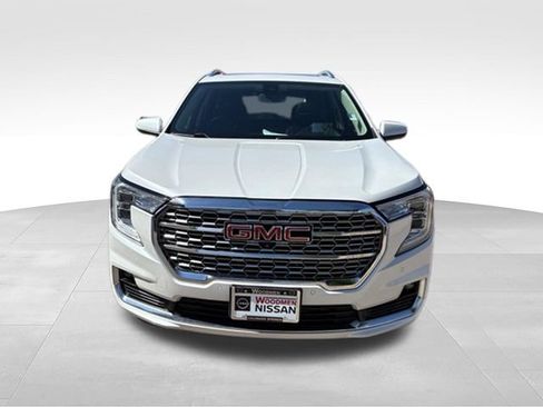 Used 2022 GMC Terrain Denali w/ Denali Premium Package AWD/4WD image 3
