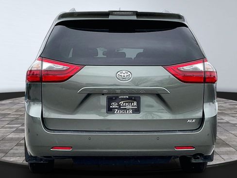Used 2020 Toyota Sienna XLE w/ XLE Navigation Package image 4