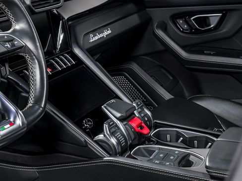 Used 2021 Lamborghini Urus image 22