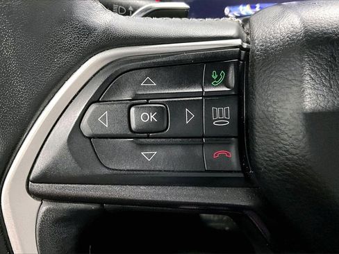 Used 2021 Jeep Grand Cherokee L Laredo image 12