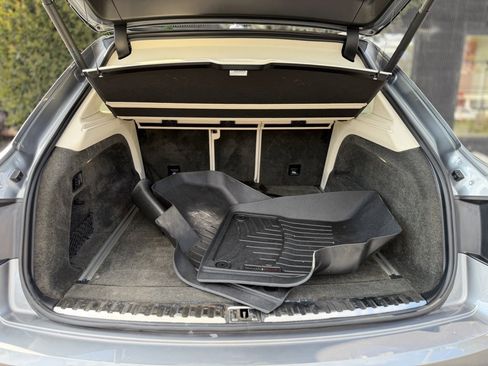 Used 2019 Bentley Bentayga image 18