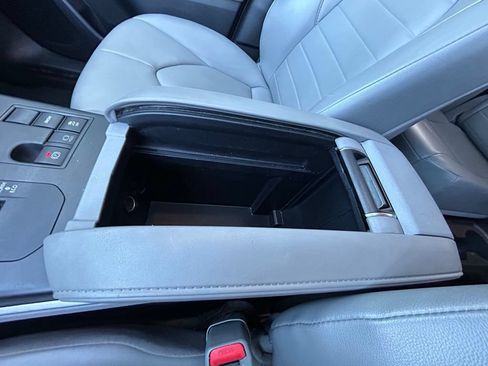 Used 2023 Toyota Highlander XLE FWD image 41