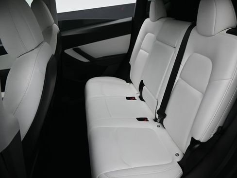Used 2021 Tesla Model Y 2WD image 27