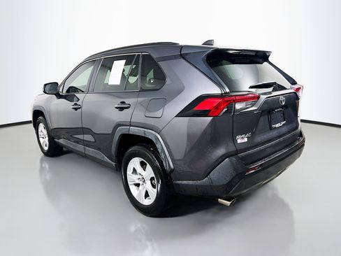Used 2019 Toyota RAV4 XLE w/ Convenience Package FWD image 8
