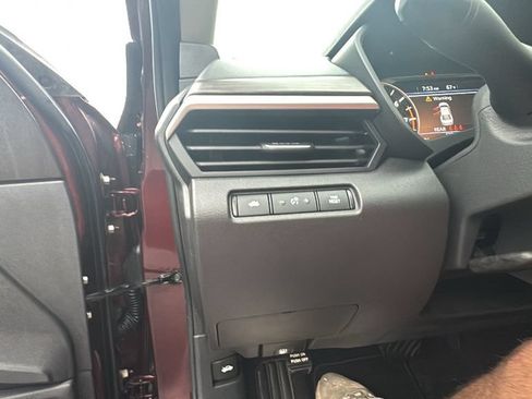 Used 2025 Nissan Altima 2.5 SV FWD image 13