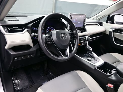 Used 2022 Toyota RAV4 XLE Premium AWD/4WD image 13