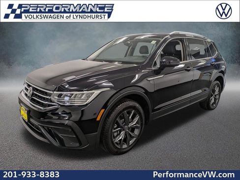 Used 2022 Volkswagen Tiguan SE AWD/4WD image 1