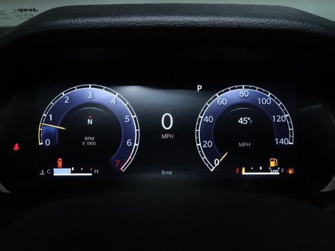 Used 2025 Jeep Grand Cherokee Altitude AWD/4WD image 25