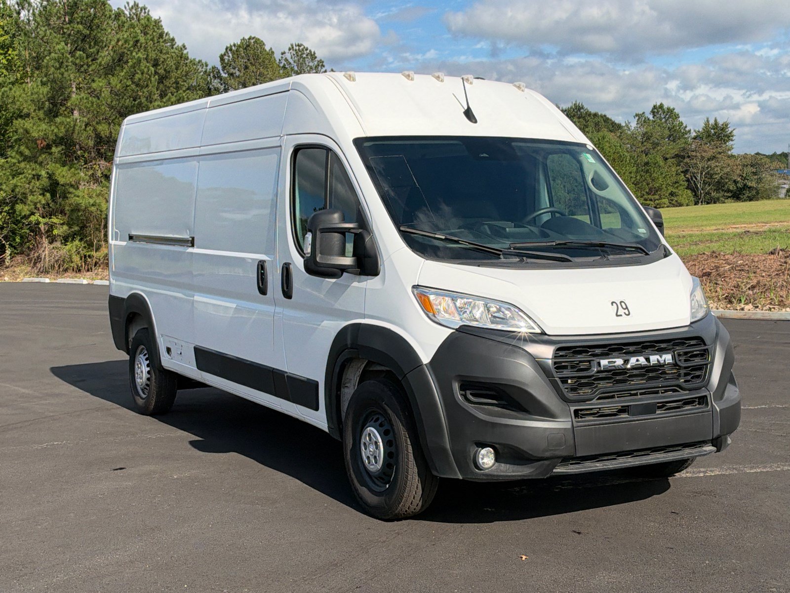 Used 2024 RAM ProMaster 2500 w/ Convenience Group FWD image 3