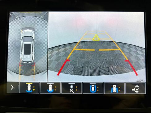 Used 2021 Chevrolet Equinox Premier FWD image 16