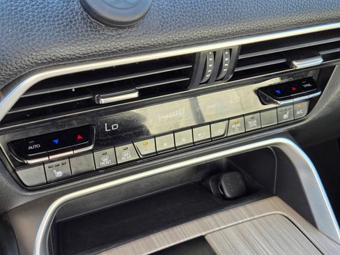 Certified 2024 MAZDA CX-90 Plug-In Hybrid w/ Preferred AWD/4WD image 27