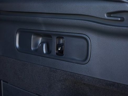 New 2026 Mercedes-Benz GLC 300 GLC 300 image 9