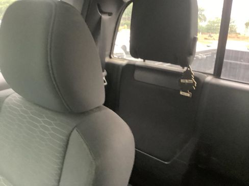 Used 2018 Toyota Tacoma SR5 RWD image 13