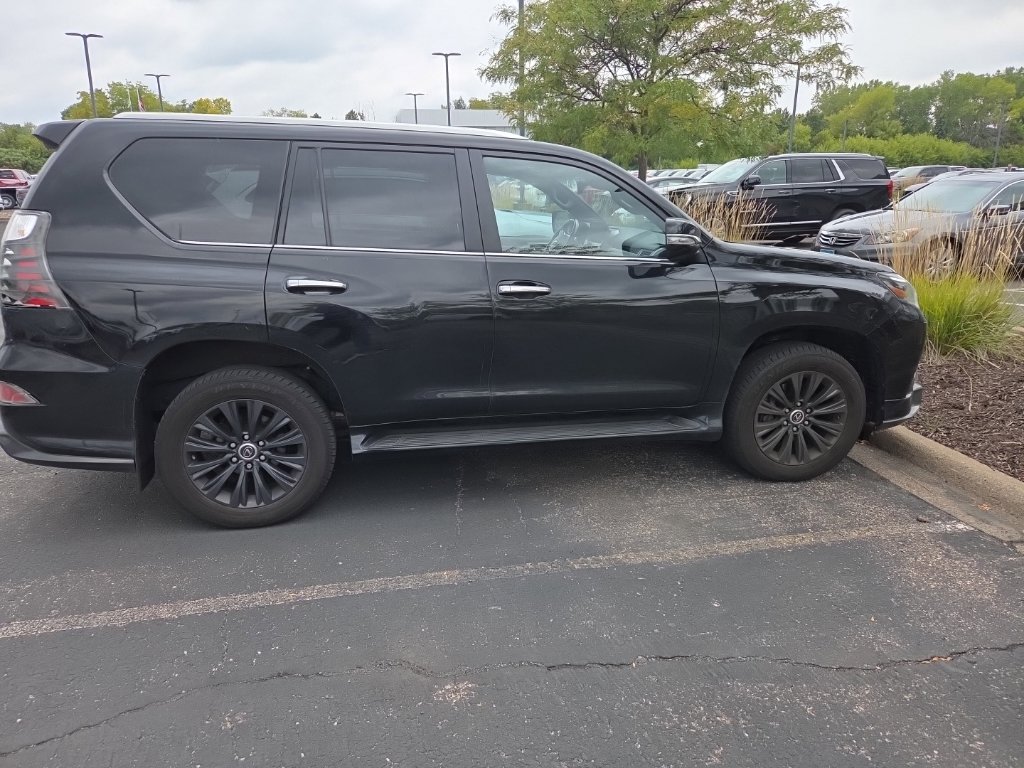 Used 2023 Lexus GX 460 Premium w/ Accessory Package AWD/4WD image 16