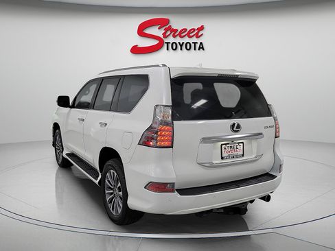 Used 2021 Lexus GX 460 Luxury image 2