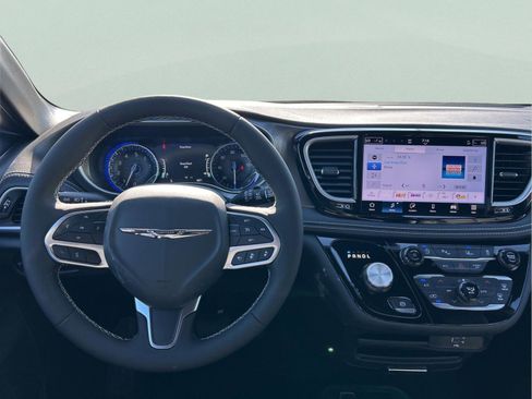 New 2026 Chrysler Pacifica Select image 10
