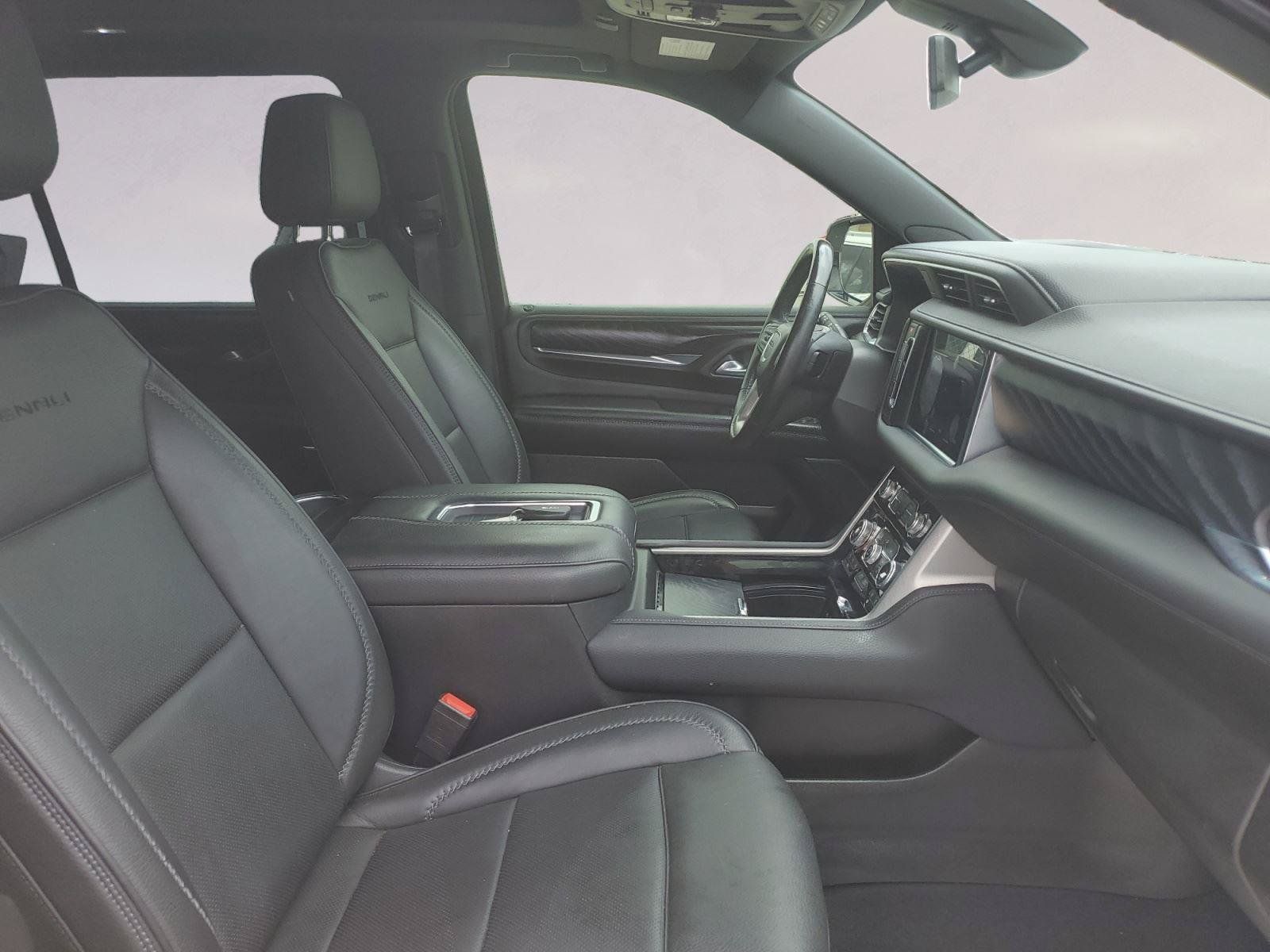 Used 2022 GMC Yukon XL Denali RWD image 15