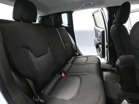 Used 2017 Jeep Renegade Latitude w/ Cold Weather Group AWD/4WD image 37