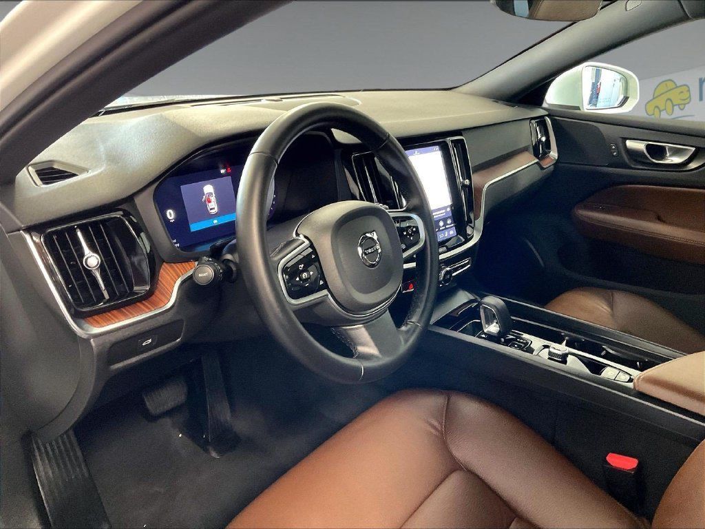 Used 2025 Volvo V60 B5 Cross Country Plus AWD/4WD image 8
