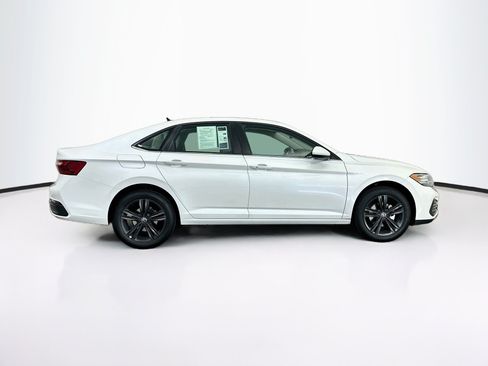 Used 2023 Volkswagen Jetta SE w/ Panoramic Sunroof Package FWD image 10
