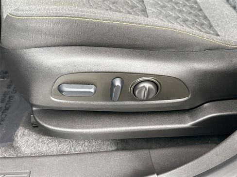 Used 2023 Chevrolet Equinox LT image 28