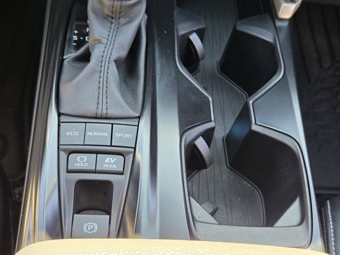 Certified 2025 Toyota Camry SE w/ Convenience Package image 16