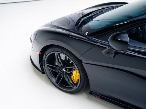 Used 2019 McLaren 570S Spider image 16