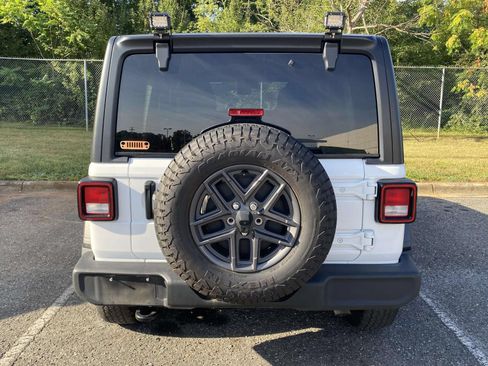 Used 2024 Jeep Wrangler Unlimited Sport AWD/4WD image 7