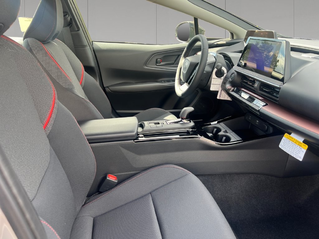 New 2027 Toyota Prius Plug-In Hybrid FWD image 18