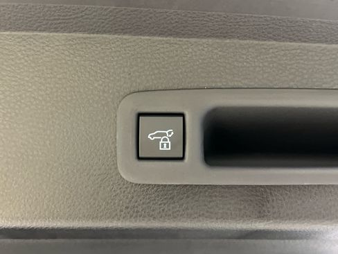 New 2026 Toyota Sienna XLE FWD image 11