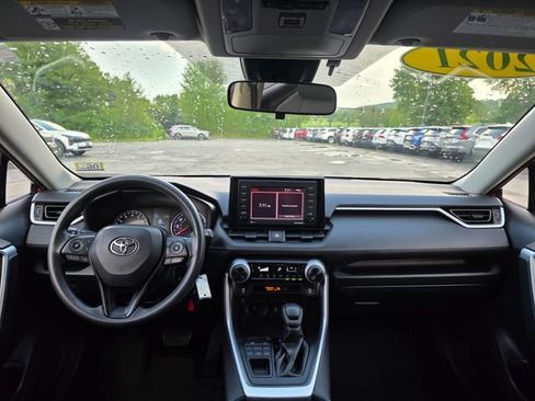 Used 2021 Toyota RAV4 LE AWD/4WD image 18