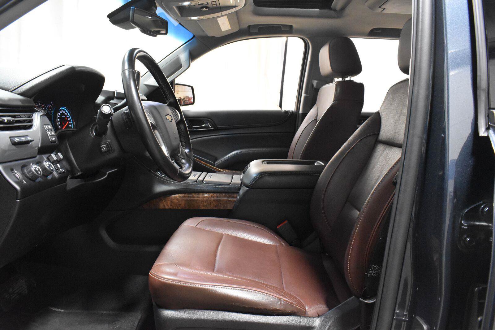 Used 2019 Chevrolet Tahoe Premier w/ Premier Plus Edition AWD/4WD image 3