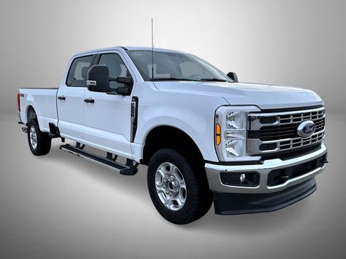 Used 2025 Ford F250 XLT image 3