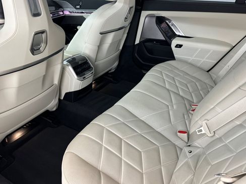 Used 2023 BMW 740i RWD image 25