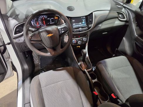 Used 2017 Chevrolet Trax LS AWD/4WD image 25