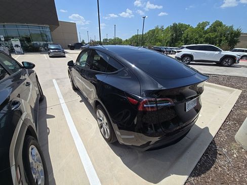 Used 2023 Tesla Model Y Long Range AWD/4WD image 9