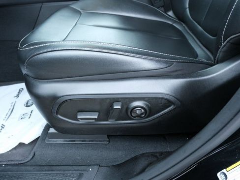 Used 2024 Jeep Grand Cherokee Limited image 25