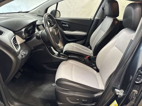 Used 2022 Chevrolet Trax LT w/ Driver Confidence Package AWD/4WD image 10