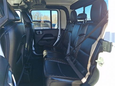 Used 2023 Jeep Gladiator Overland image 12