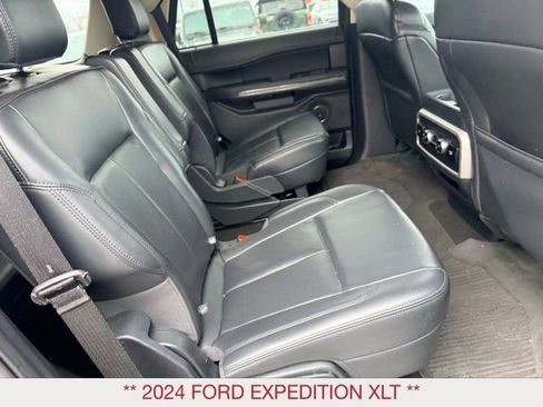 Used 2024 Ford Expedition XLT image 11