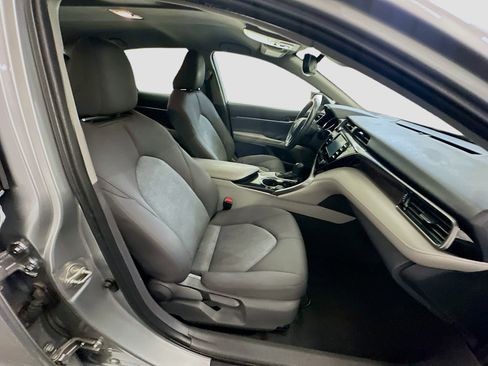 Used 2020 Toyota Camry LE w/ Convenience Package FWD image 32