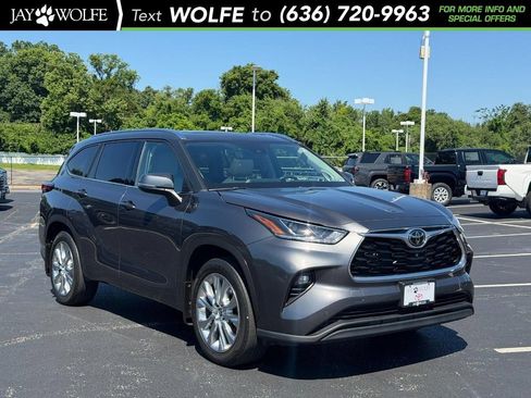 Used 2021 Toyota Highlander Limited AWD/4WD image 1