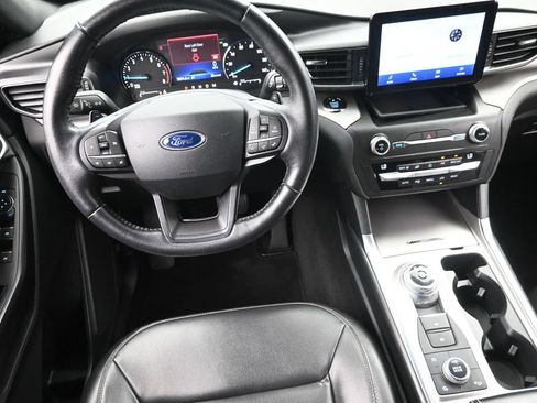 Used 2020 Ford Explorer XLT w/ Equipment Group 202A AWD/4WD image 14