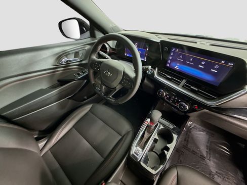 Used 2025 Chevrolet Trax RS image 33