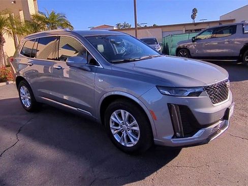 Certified 2023 Cadillac XT6 Luxury image 3