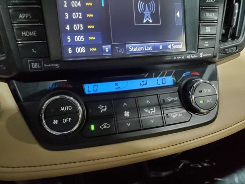 Used 2018 Toyota RAV4 Limited FWD image 34