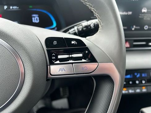 Certified 2025 Hyundai Elantra Sport FWD image 17