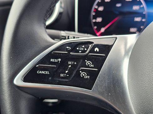 Used 2025 Mercedes-Benz GLC 300 4MATIC image 32