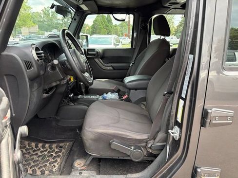 Used 2017 Jeep Wrangler Unlimited Sport w/ Connectivity Group AWD/4WD image 15