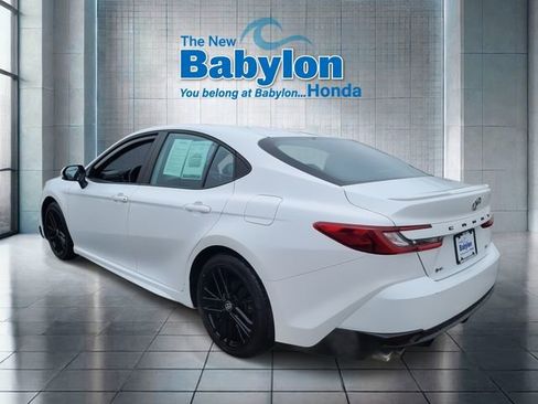 Used 2025 Toyota Camry SE FWD image 3
